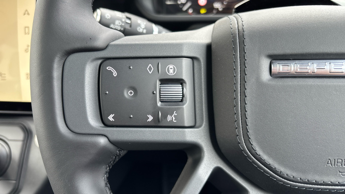 Land Rover Defender 3.0 D250 X-Dynamic HSE 110 5dr Auto Diesel Estate - Image 37
